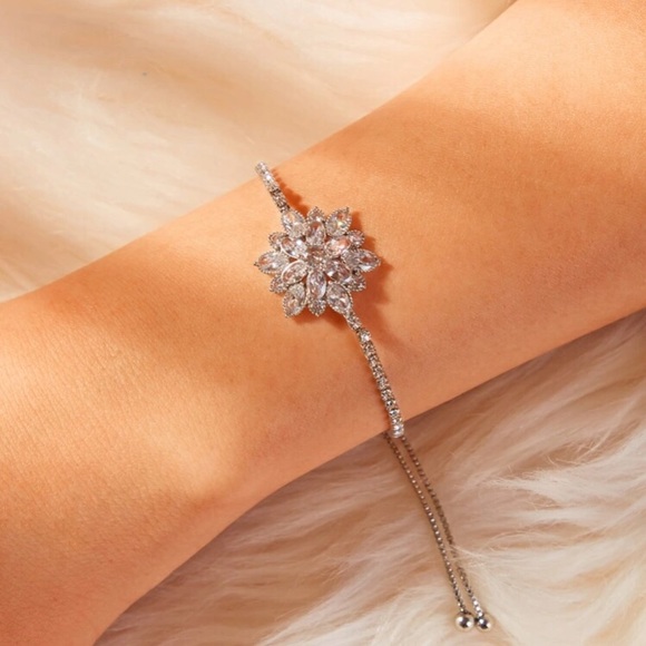 Adjustable Chain Bracelet - Picture 2 of 6